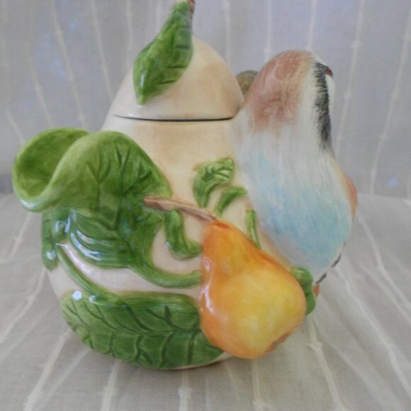 Porcelain teapot Partridge in a Pear Tree - Picture 2 of 5